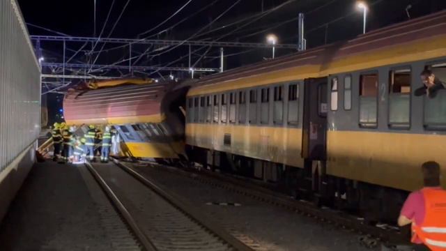 Чехия: по меньшей мере двое погибших и десятки раненых в результате столкновения двух поездов