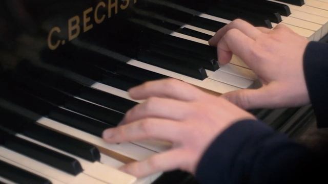 "По снегу, летящему с неба..." муз. Ал. Розенбаума. На Фортепиано.