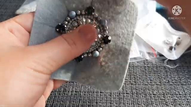 Делаю брошь  из жемчуга Сваровски.
