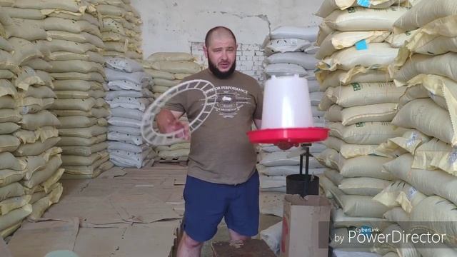 Супер поилка на 12 литров для всех видов птиц.