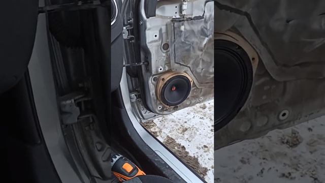 Замена штатных динамиков в Nissan Almera на DL Audio Raven 165