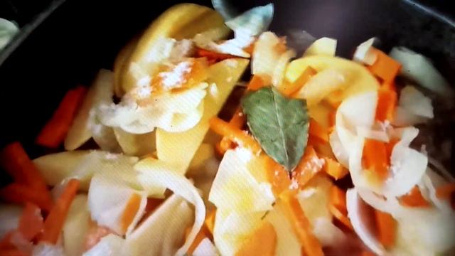Готовим тушеную картошку с  говяжьими ребрышками!!!