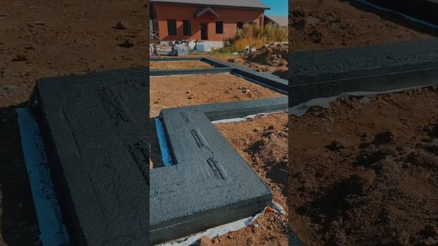 Закончили строительство фундамента , сделали гидроизоляцию #монолитныерешения