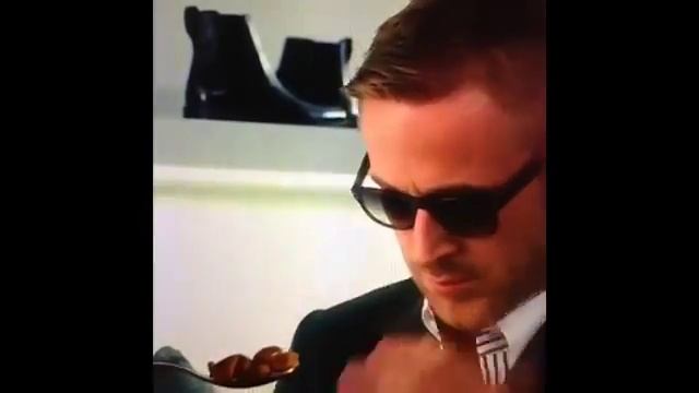 Ryan Gosling doesn't want to eat /Райан Гослинг не хочет есть