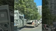 По улице Варфоломеева массовое ДТП - столкнулись 4 автомобиля. 😦