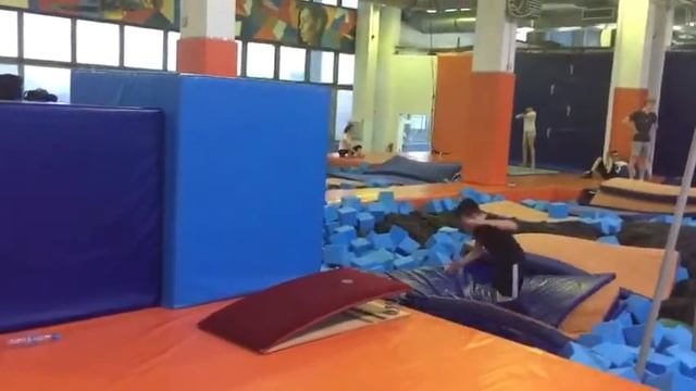 Кувырок моего друга!