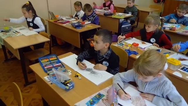 Урок рисования в 1 классе Ёжик