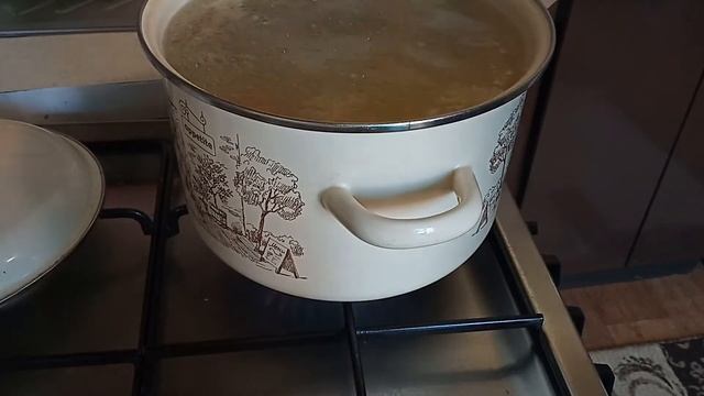 Супер вкусный бульончик из свиных ребер  !!!