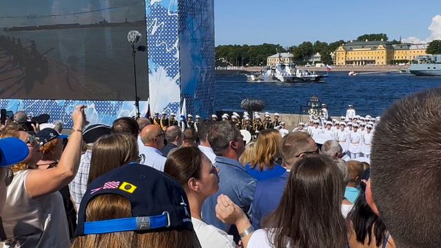 Взгляд с трибуны на Парад в День ВМФ в Питере