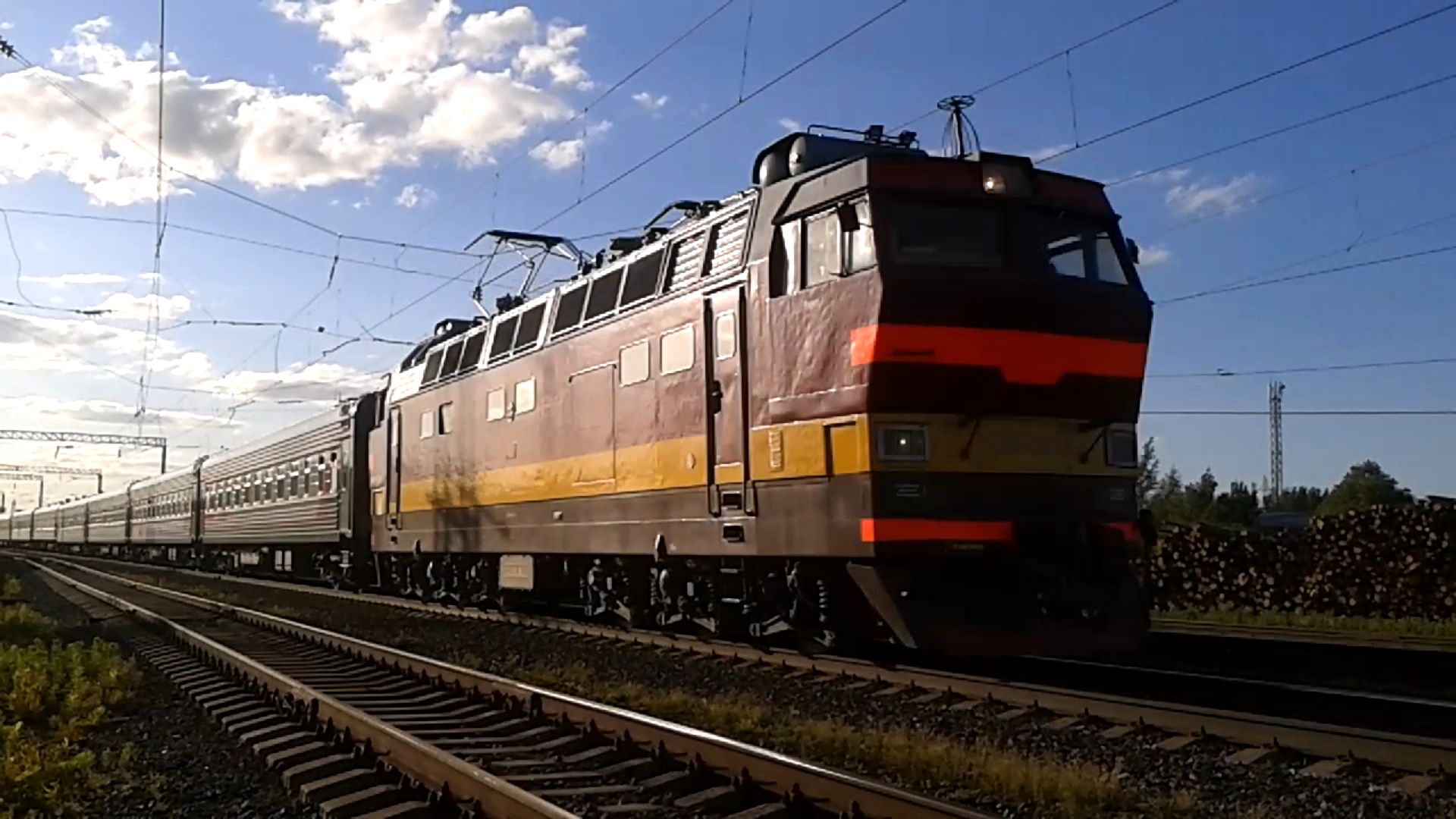 ЧС4т-269 с пассажирским поездом. Станция Вязники