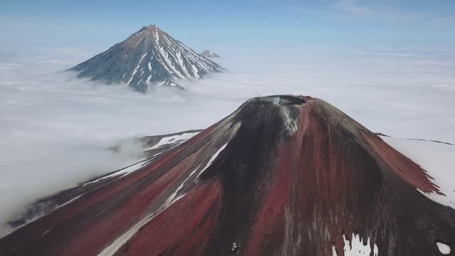 Камчатка: кальдеры вулканов, ледяной океан и «парящие земли»