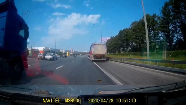 Видеорегистратор, МКАД, у грузовика лопнула шина