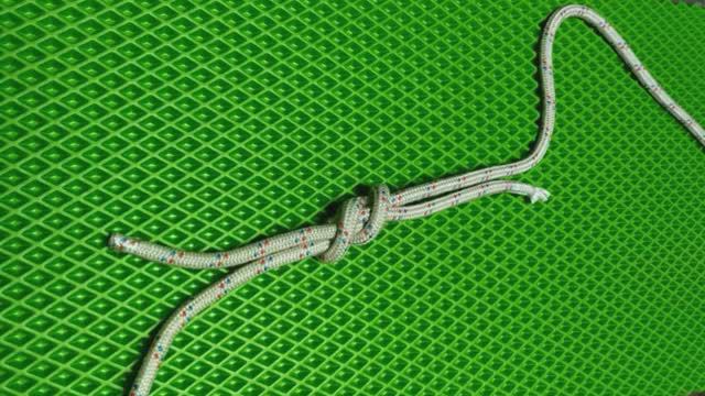 Как надежно завязать узел между толстыми веревками?