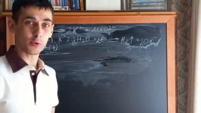 Как получают перманганат калия? Можно ли электролизом?