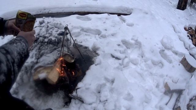 ПВД в лагерь - "заброшку".  Лопаты, острый суп и мясо.