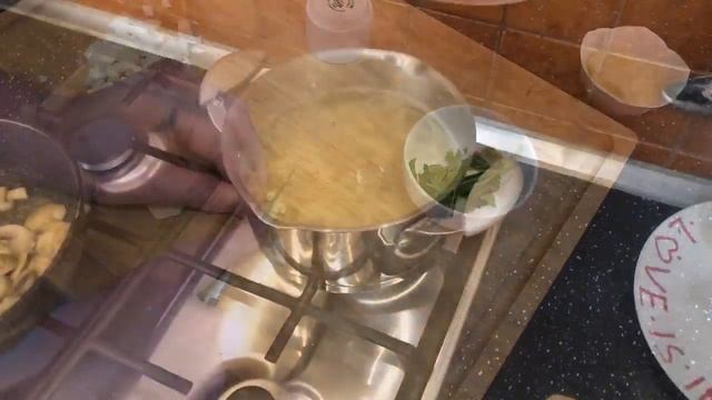 Спагетти с грибами и сыром эпизод №404