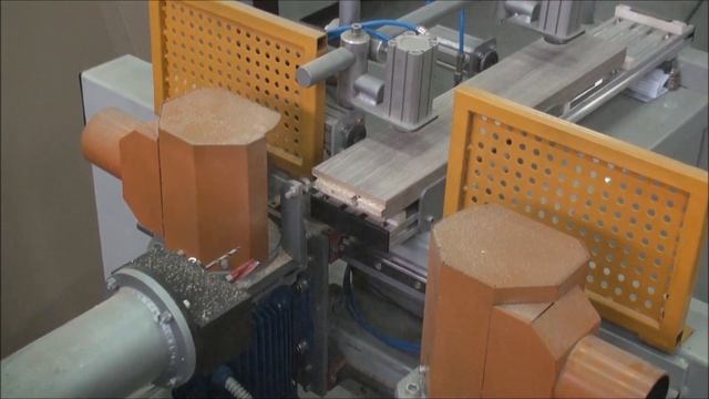 Автоматический присадочно-фрезерный станок царговых элементов двери masterPROFF Z3