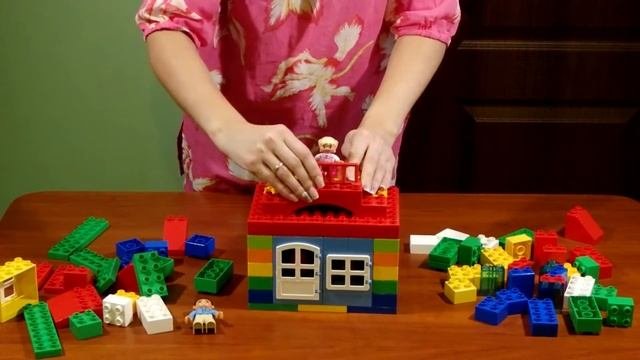 Строим из Конструктора Лего Дупло Игрушечный Домик для Лего Человечков. Домик с балконом.