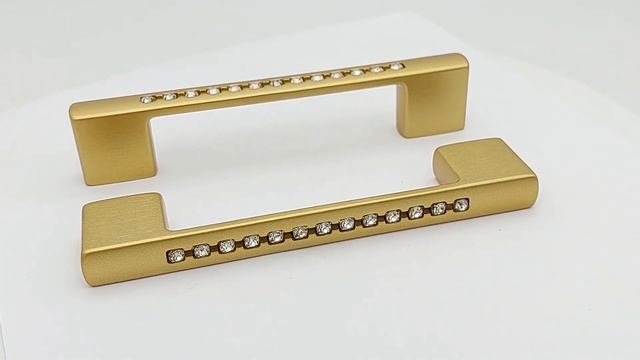 Ручка скоба с кристаллами эксклюзивная коллекция96-128mm  BERGAMA Матовое Золото