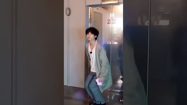 Я на год старше  и пришёл мой день, на часах 00??#тэхен #чонгук #бтс