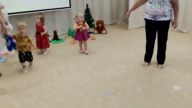 "Осенняя прогулка" -  группа раннего возраста № 1 "Лапушки"