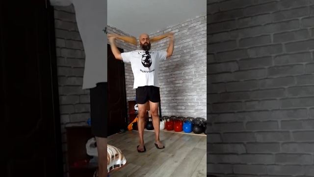 Утренняя практика гвоздестояния и зарядка с булавами
