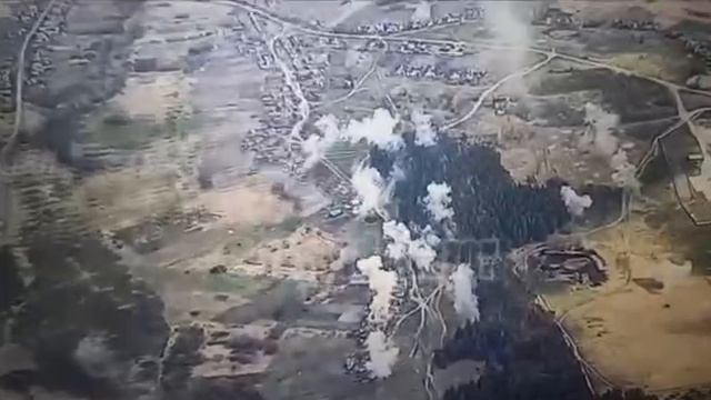 Реактивная артиллерия накрыла скопление живой силы и техники ВСУ у Волчанска.