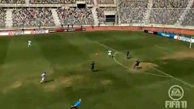 FIFA 11 | ROBERTO CARLOS KILLS REFEREE!