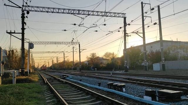 ВЛ10-1414 с Грузовым поездом следует по станции Урожайная.