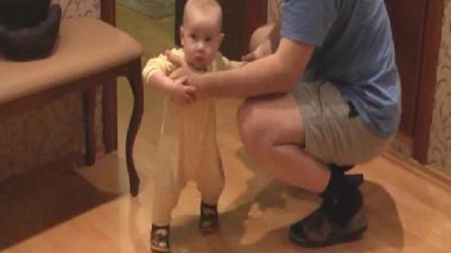 Первые снятые шажки - 9 мес 5 дней