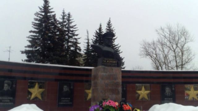 vatravel.ru Мемориал на площади Жукова (Малоярославец, Калужская область)