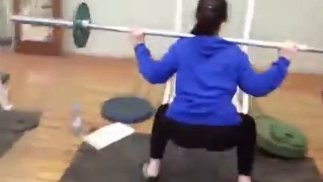 Аля наприседала