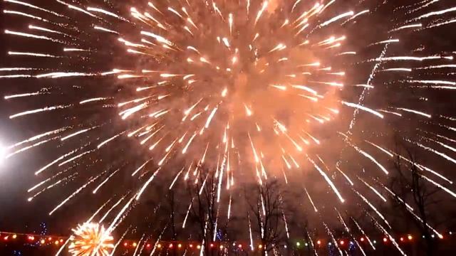 салют в лысьве мне снимать нечего было дак вот)