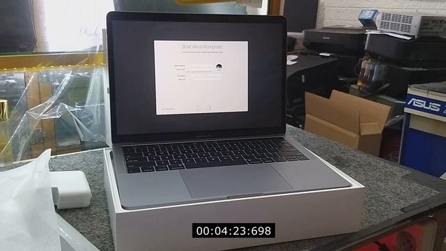 UNBOXING APPLE MACBOOK PRO MUHN2ID/A TOUCH BAR