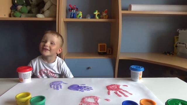 ПАЛЬЧИКОВЫЕ КРАСКИ Веселое видео для детей Учим цвета Рисуем ладошки Funny kids in the paint