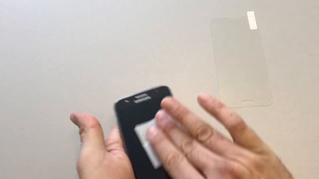 Как наклеить защитное стекло на телефон Samsung Galaxy J5