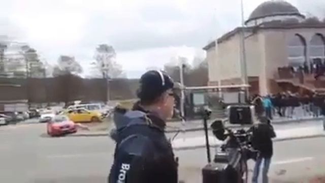 Нетипичная Махачкала В мечети никого, но азан звучит