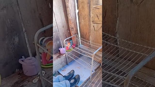 шалаш для детей из хлама) детская мечта) летний шалаш) дети довольны
