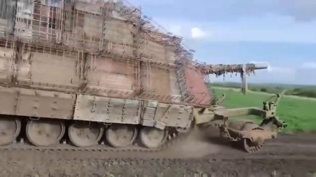 ⚡️В зоне СВО была обнаружена новая версия танка с названием «Черепеха»!!!