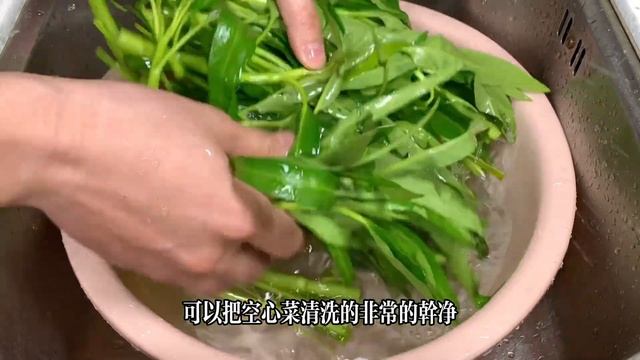 大廚師長教你炒空心菜讓它保持翠綠爽口又好吃解決發黑和出水問題 天天相見廚房阿鵬哥炒空心菜料理炒空心菜食譜炒空心菜的做法炒空心菜不發黑的方法爆炒空心菜的食譜空心菜