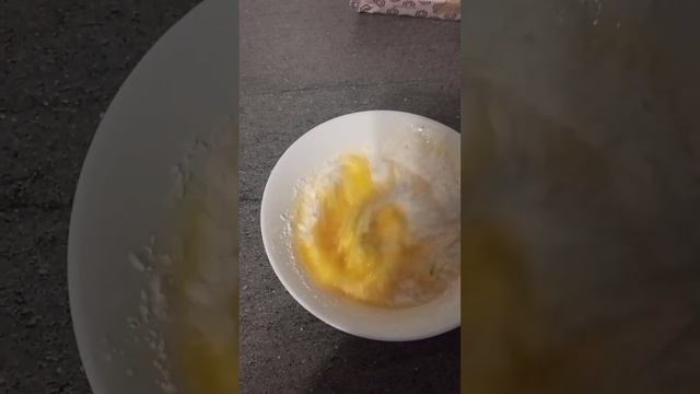 Вафлі з фаршем смажені в клярі.