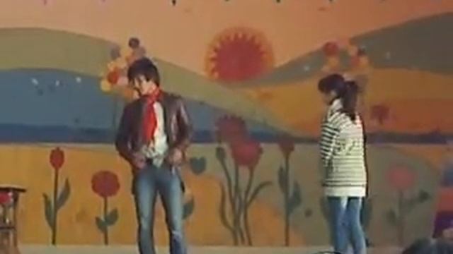 в лагере танцуют popping