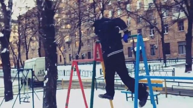 Турникмен Гробик и Топорик
