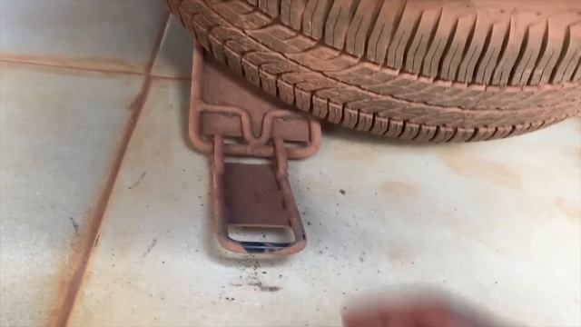 ? Estepe embaixo do carro: Aprenda como RETIRAR o Estepe do Renault SANDERO ⚠️ Torque Bros