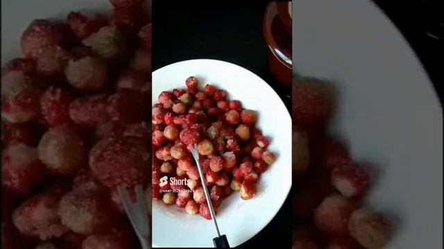 🍓 Клубника в шоколаде!🍫 Восхитительный мир шоколадного фондю! 😋🤪.mp4