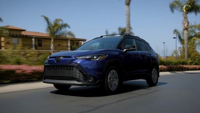 2023 Toyota Corolla Cross Hybrid SE (Blue Crush Metallic) - Exterior & Driving