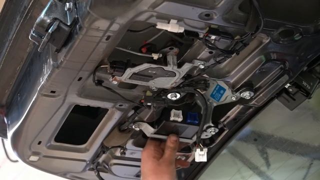 2007 Kia Sorento LX Rear Wiper Motor Replacement