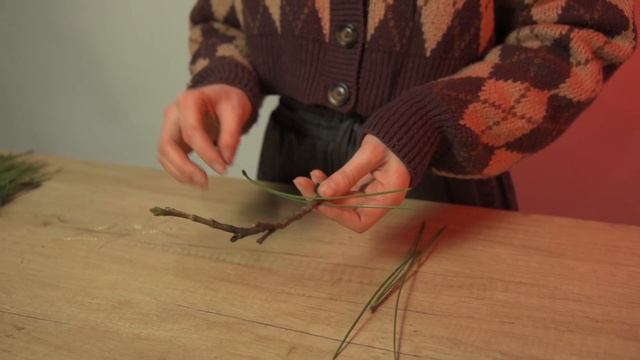 Новогодние игрушки из хвойных иголок