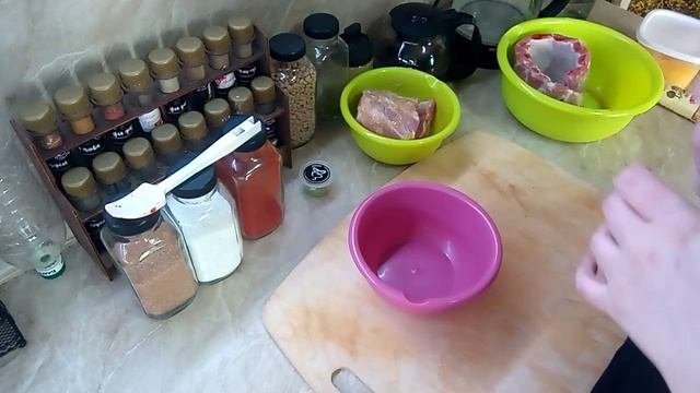 Рёбра свинные в духовке!!Два варианта соусов для мариновке свинных рёбрышек! Пальчики оближешь!