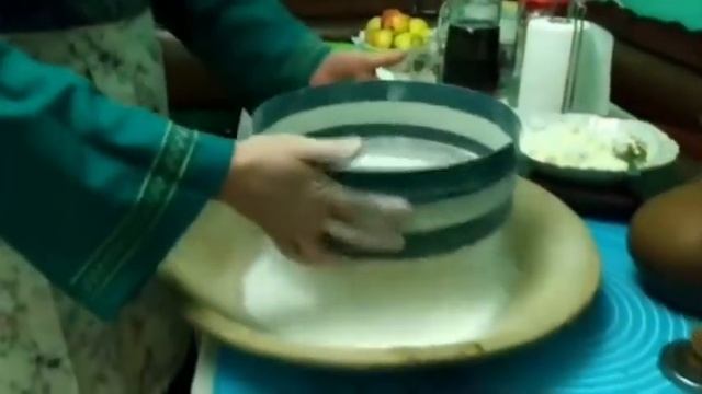 В теплую зиму Местерухцы собирают свежую крапиву и делают из нее курзе